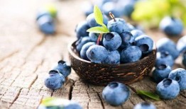 娱乐吃瓜酱母亲吃蓝莓