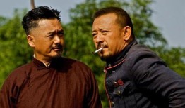 姜文爆料葛优弹琴视频,高手在民间！